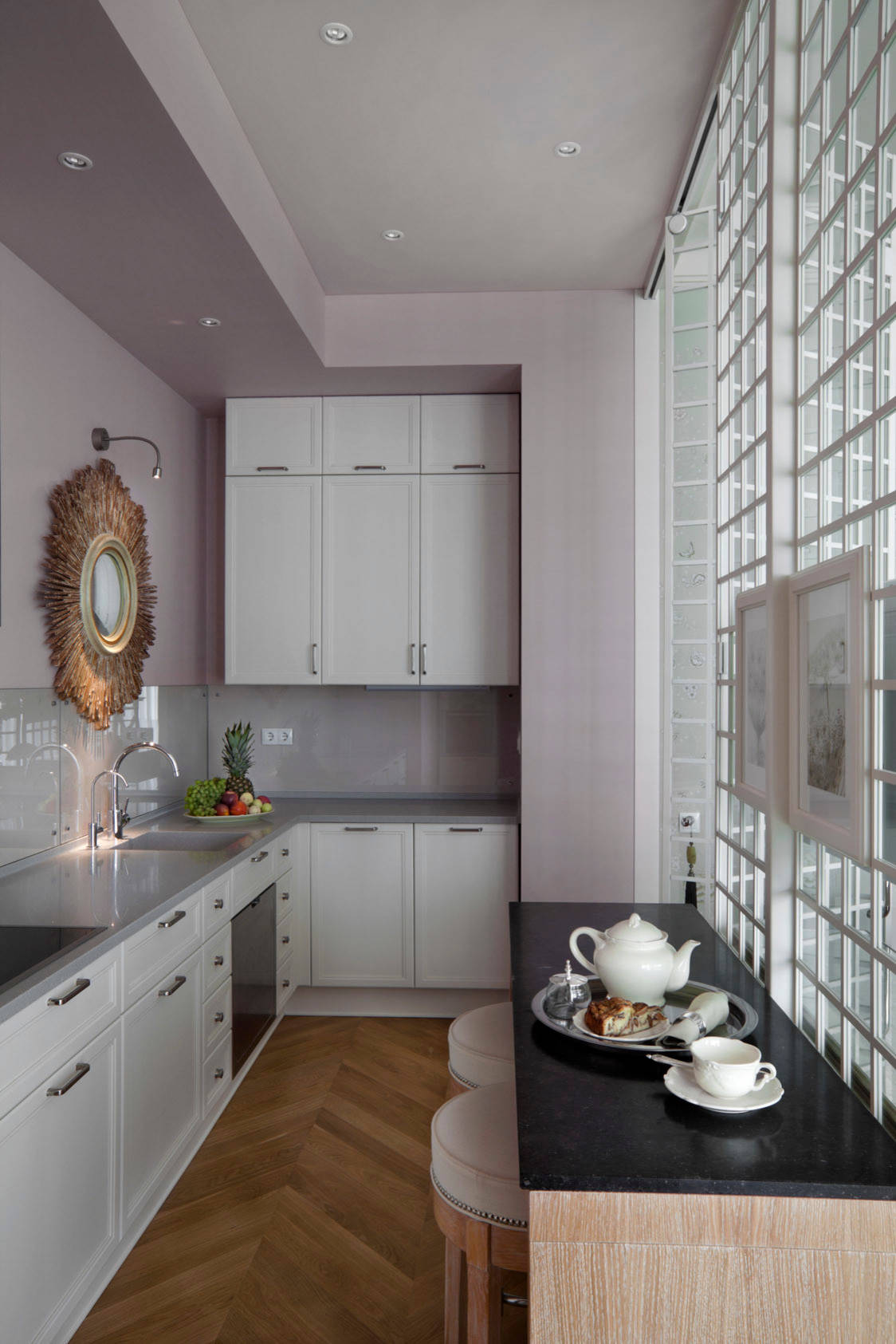 Дизайн маленькой кухни без холодильника окно слева (36 фото) - красивые картинки и HD фото