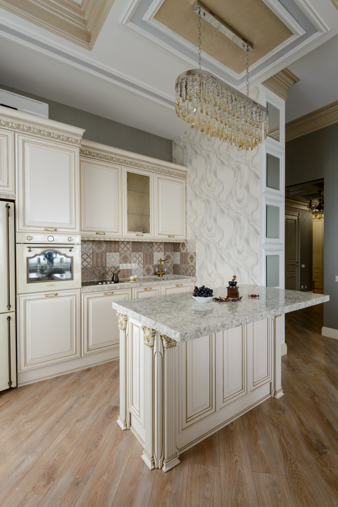Design ideas for a large classic kitchen in Moscow.