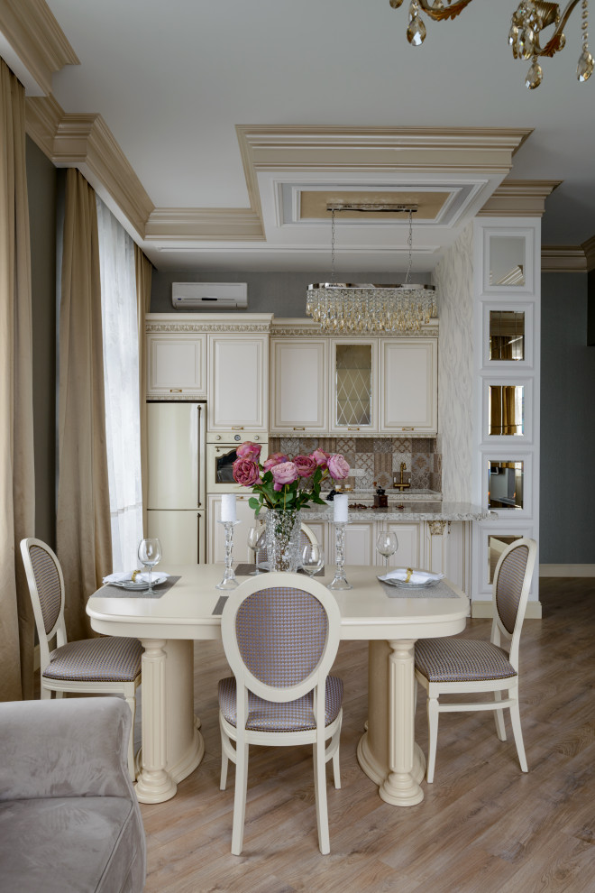 Design ideas for a large classic kitchen in Moscow.