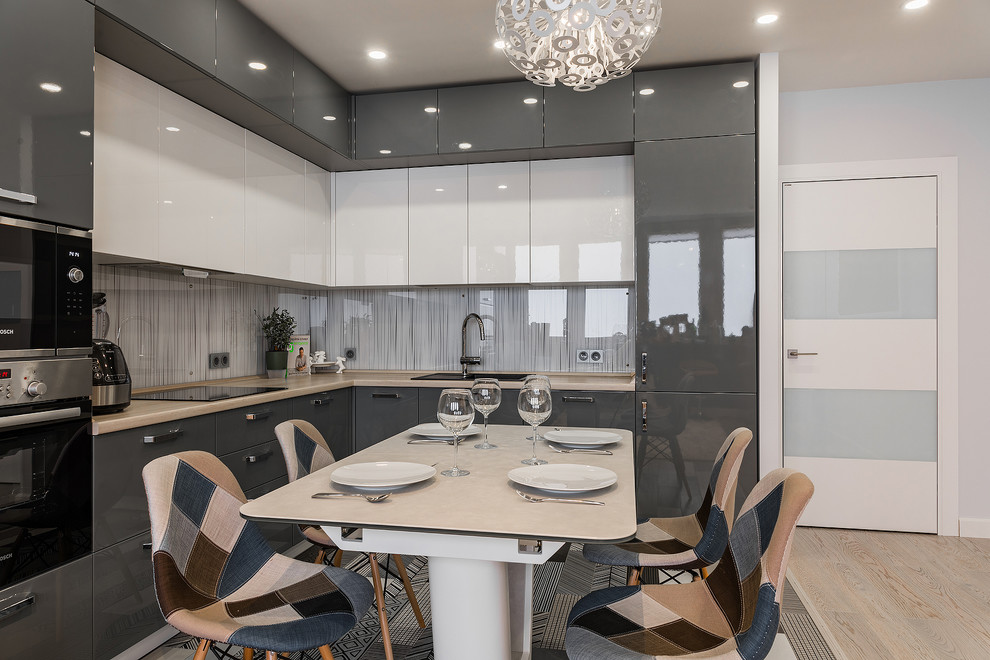Example of a trendy l-shaped light wood floor eat-in kitchen design in Moscow with a drop-in sink, flat-panel cabinets, gray cabinets, white backsplash, glass sheet backsplash, stainless steel appliances, no island and beige countertops