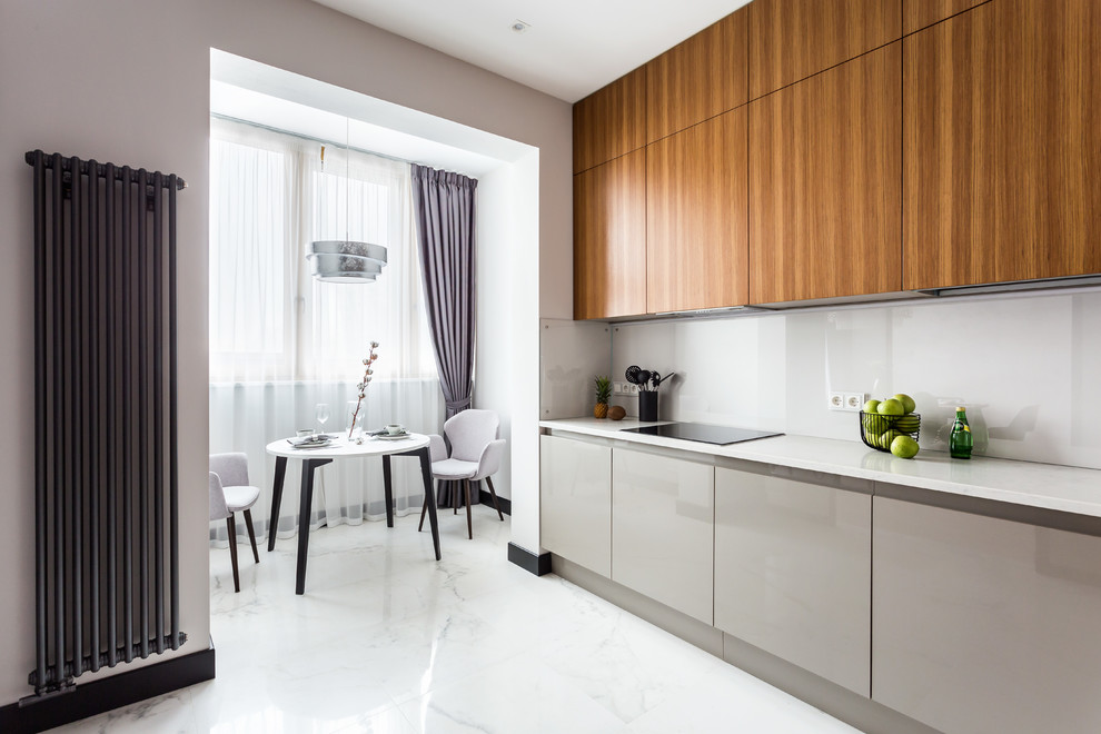 Example of a mid-sized trendy u-shaped porcelain tile and white floor kitchen design in Saint Petersburg with an undermount sink, flat-panel cabinets, medium tone wood cabinets, quartz countertops, white backsplash, glass sheet backsplash, black appliances and white countertops