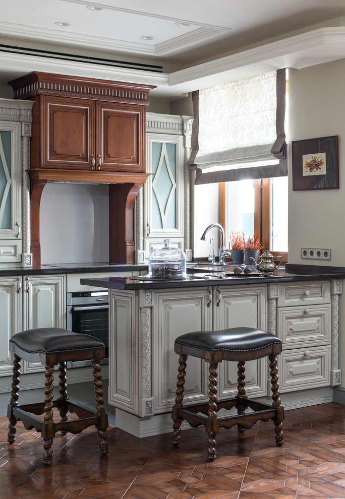 This is an example of a small traditional kitchen in Moscow.