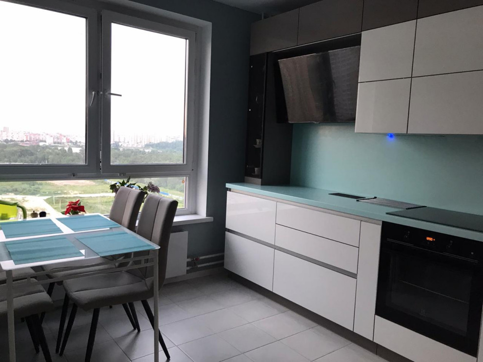 Example of a small trendy single-wall eat-in kitchen design in Saint Petersburg with solid surface countertops, green backsplash and green countertops
