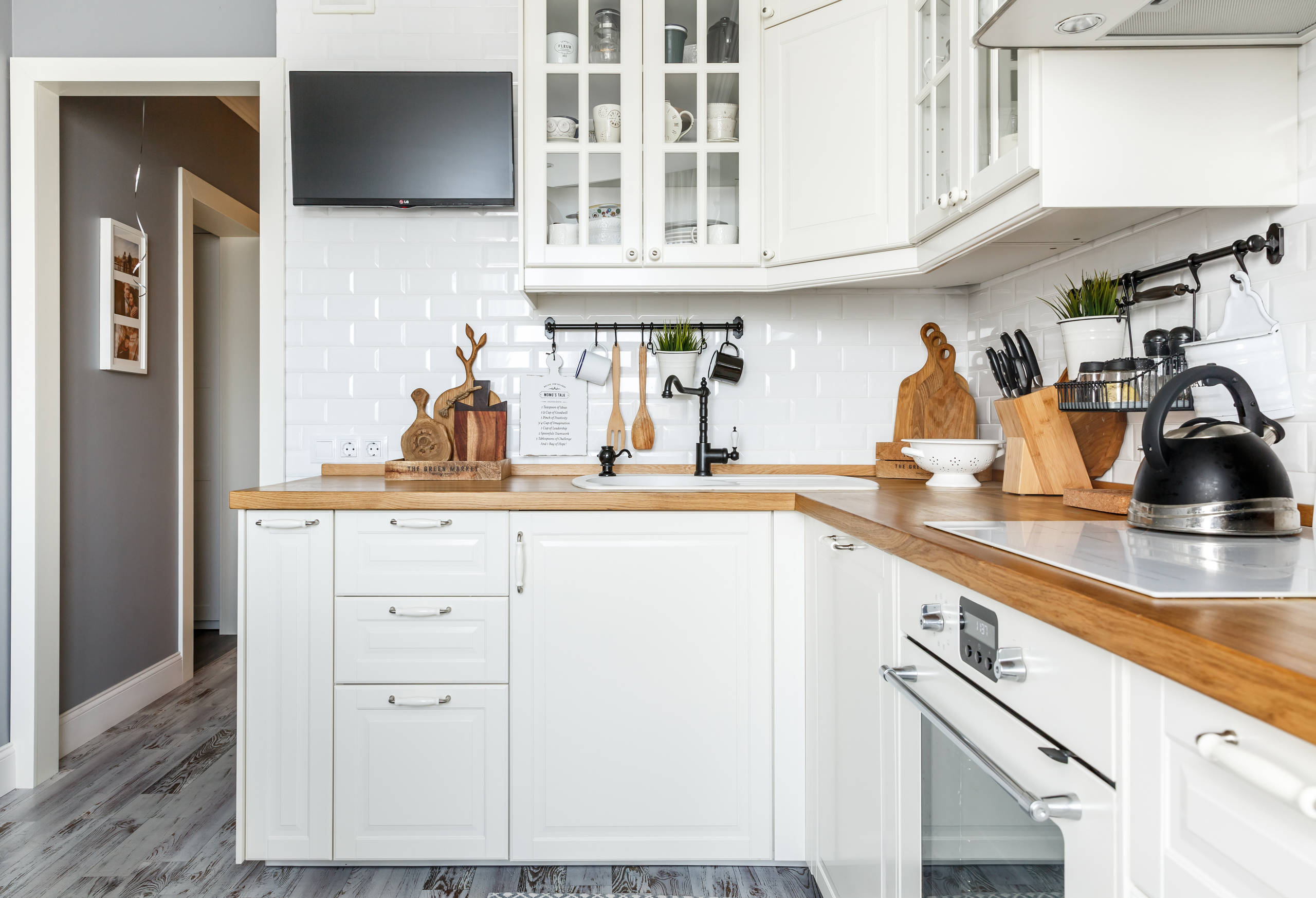 Дизайн кухни-студии (33 фото): преимущества кухонь с эркерами и варианты использования