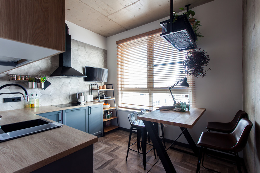 Kitchen - industrial kitchen idea in Moscow
