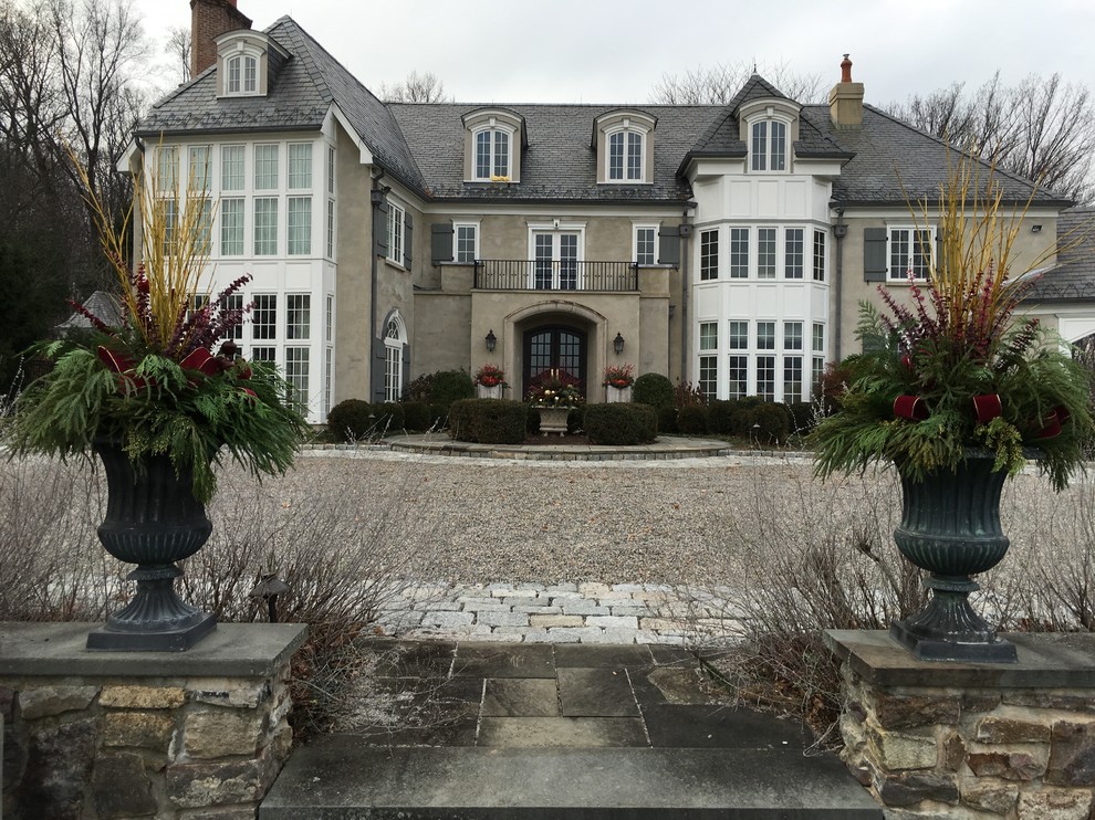 Traditional front formal full sun garden for winter in New York with a potted garden and gravel.