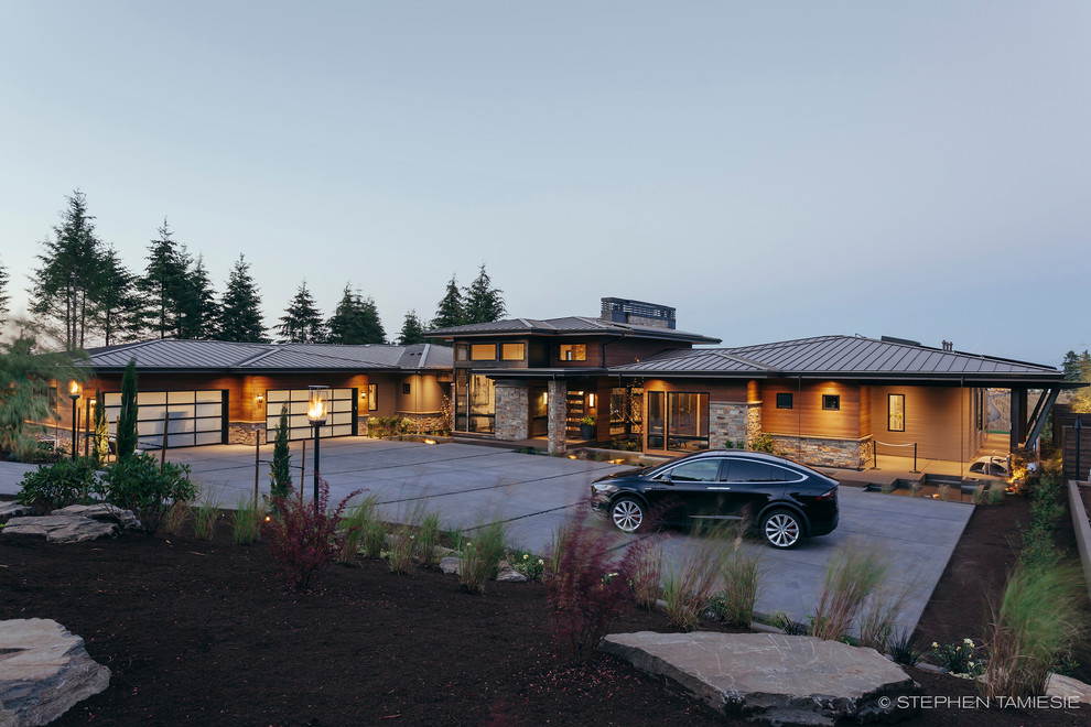 Expansive contemporary front driveway full sun garden in Portland with a fire feature.