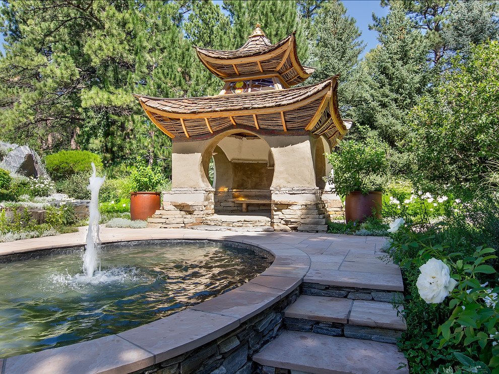 Asiatischer Garten mit Wasserspiel in Denver