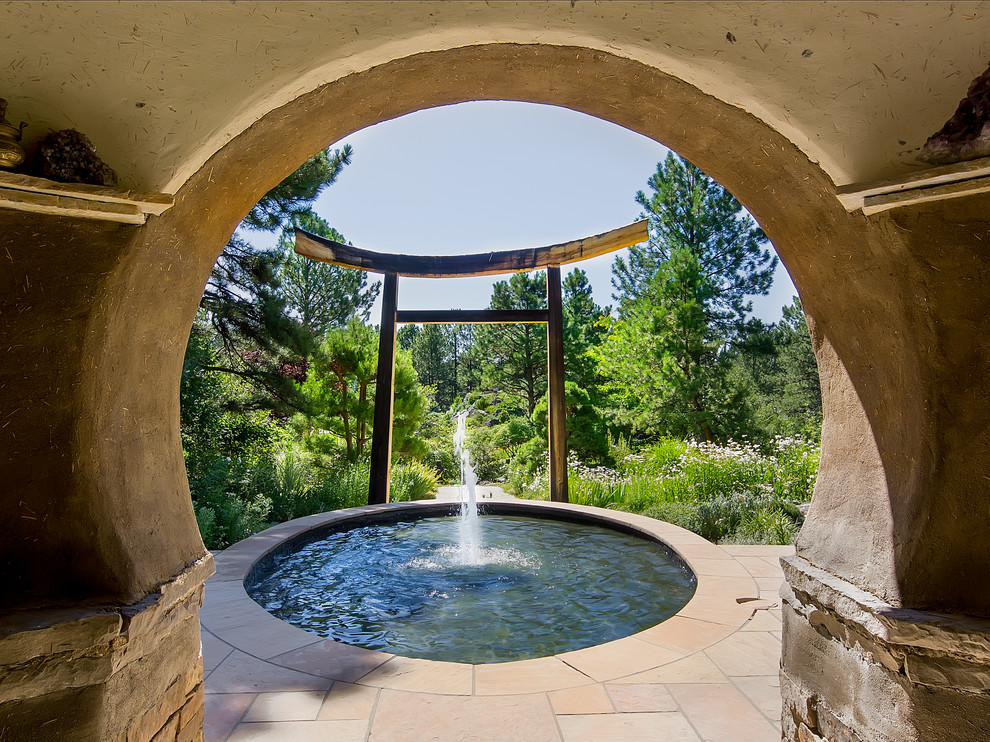 デンバーにあるアジアンスタイルのおしゃれな庭の噴水の写真