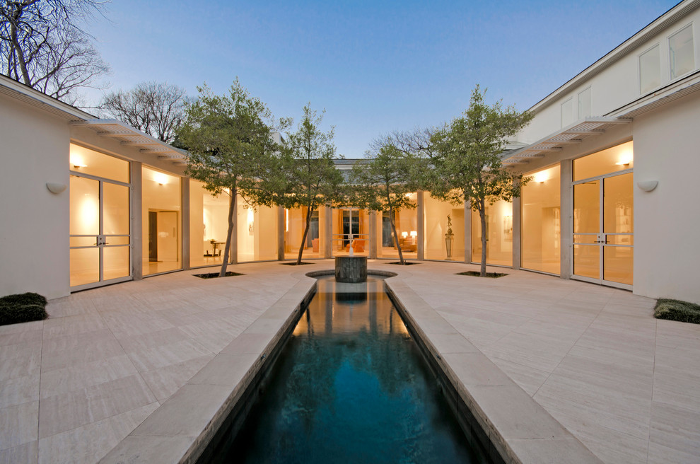 Photo of a contemporary landscaping in Dallas.