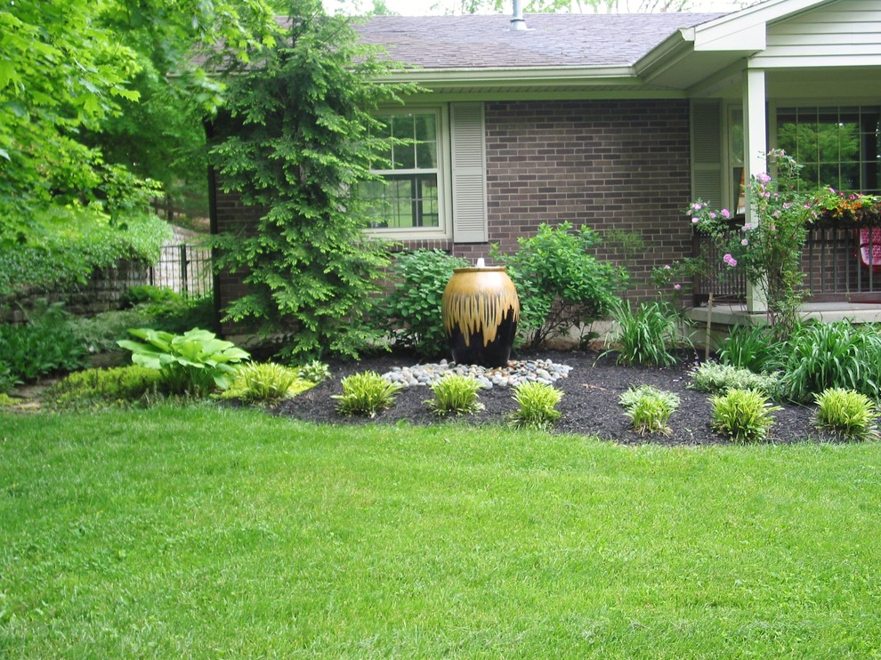 This is an example of a traditional landscaping in Cincinnati.