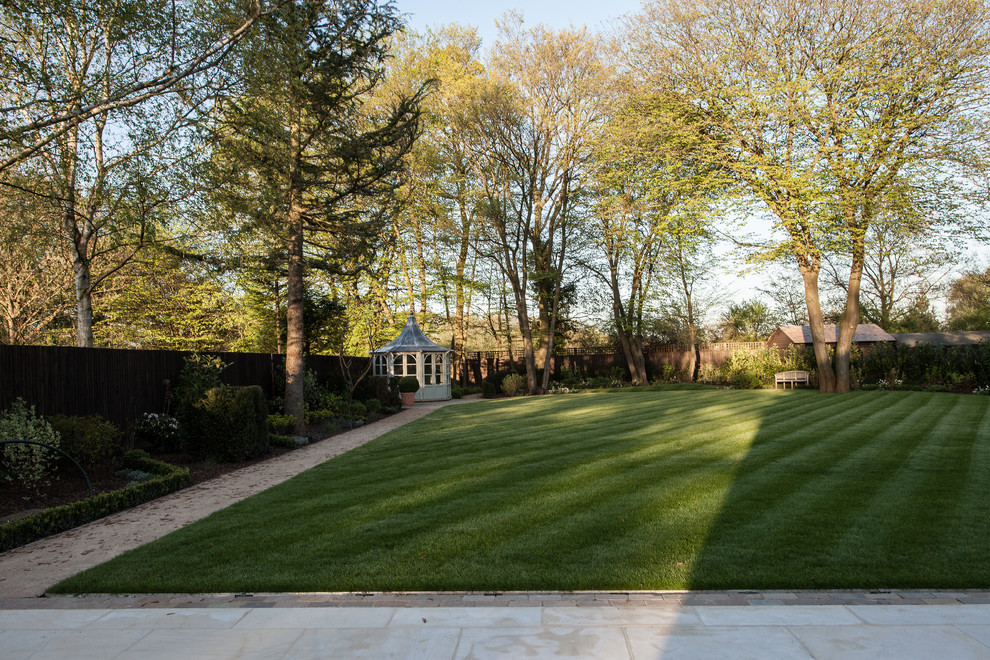 Design ideas for a traditional landscaping in London.