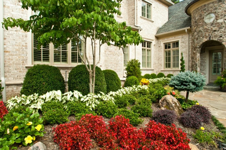 A Complete Renovation - Classique - Jardin - Nashville - par Gurley's ...