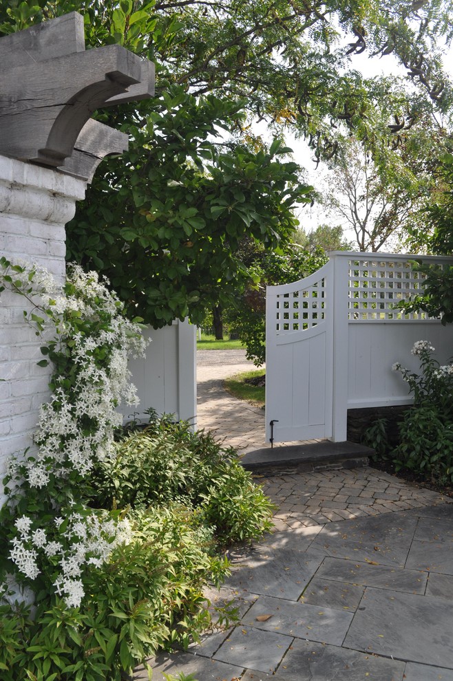 Traditional garden in Chicago with natural stone paving.