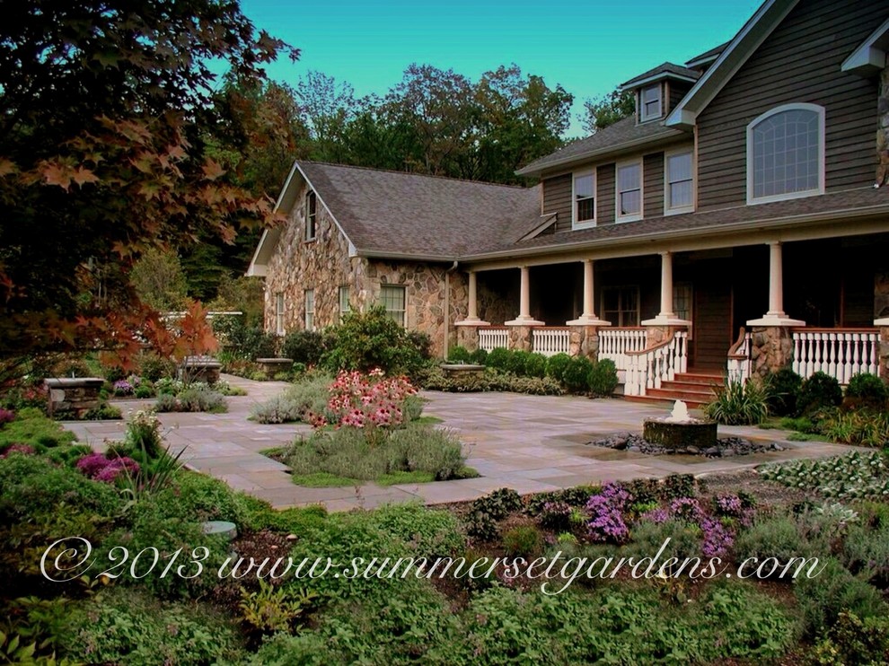 A front yard entry garden in Passaic County, NJ Traditional