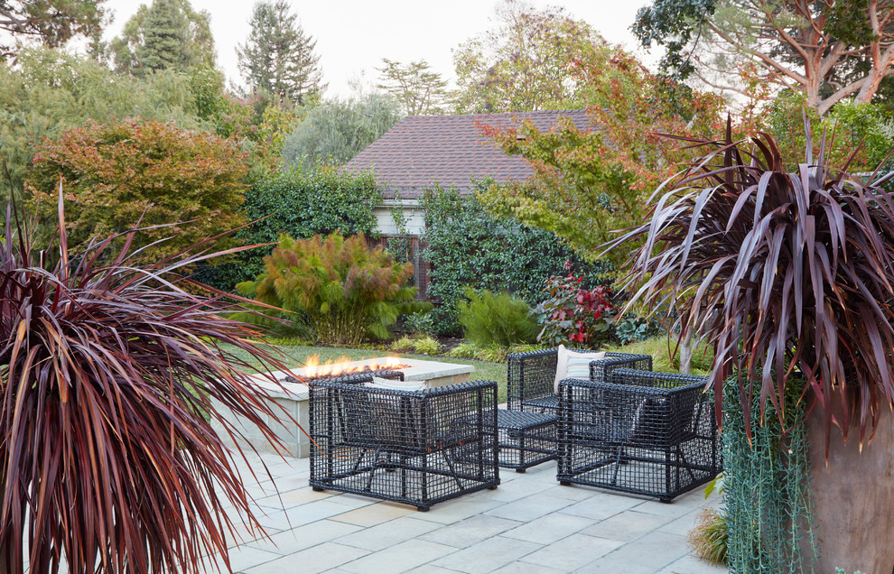 Design ideas for a small transitional drought-tolerant and full sun backyard stone landscaping in San Francisco with a fire pit for summer.