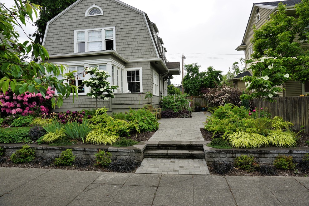 Inspiration for a classic garden in Seattle.