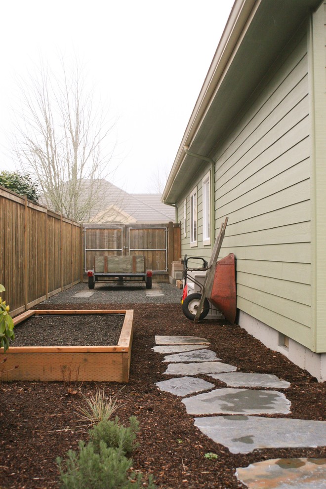 Design ideas for a mid-sized craftsman partial sun backyard concrete paver driveway in Other for winter.