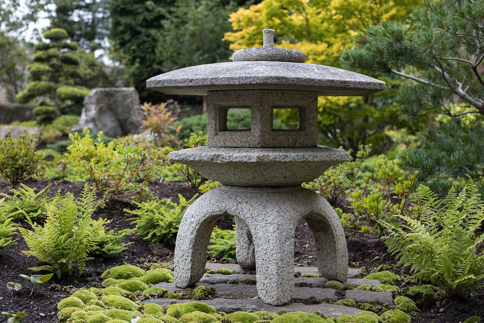 Inspiration pour un grand jardin arrière asiatique avec une exposition partiellement ombragée.