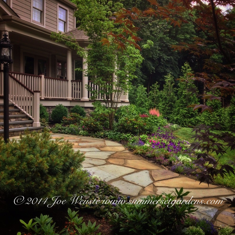 A newly planted front yard. Traditional Landscape Newark by