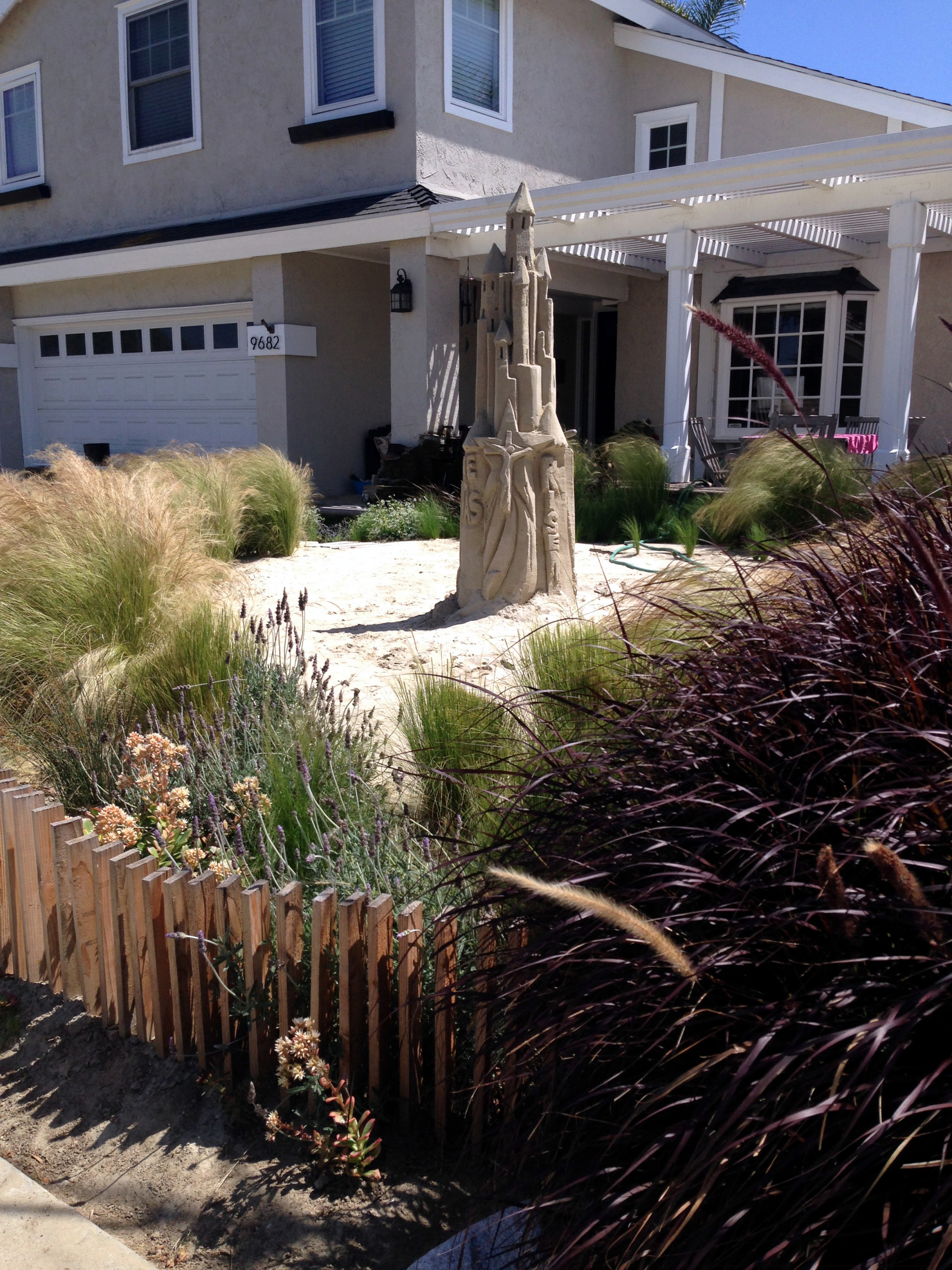75 Most Popular 75 Beautiful Coastal Black Garden Ideas and Designs Design  Ideas for October 2022 | Houzz IE