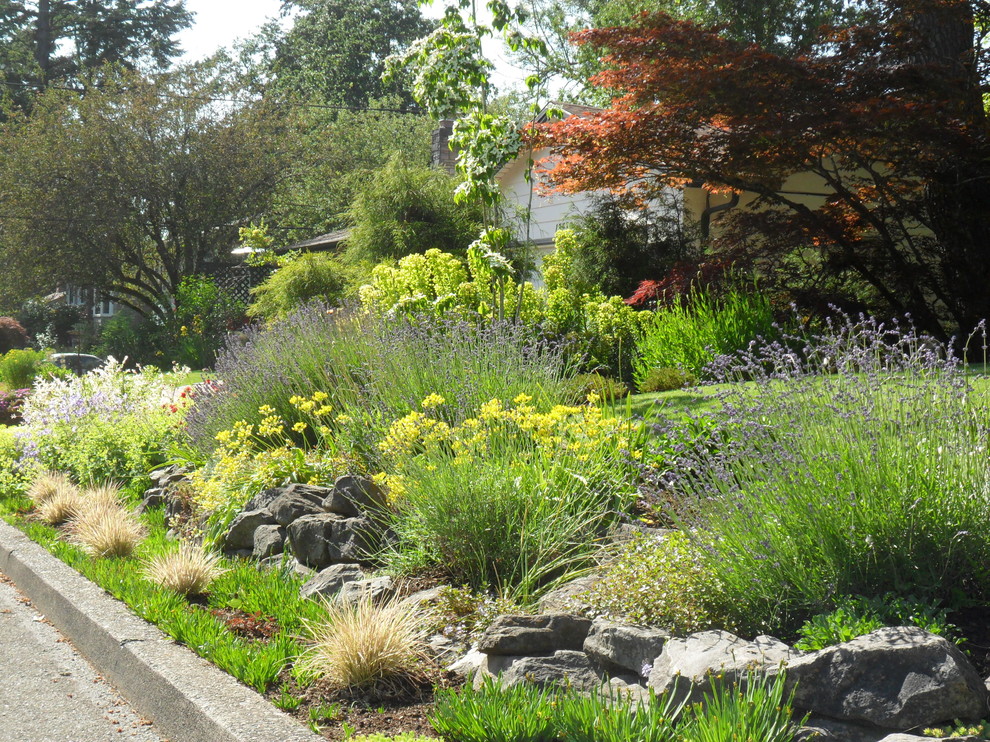 Photo of a medium sized nautical front xeriscape full sun garden for summer in Portland.