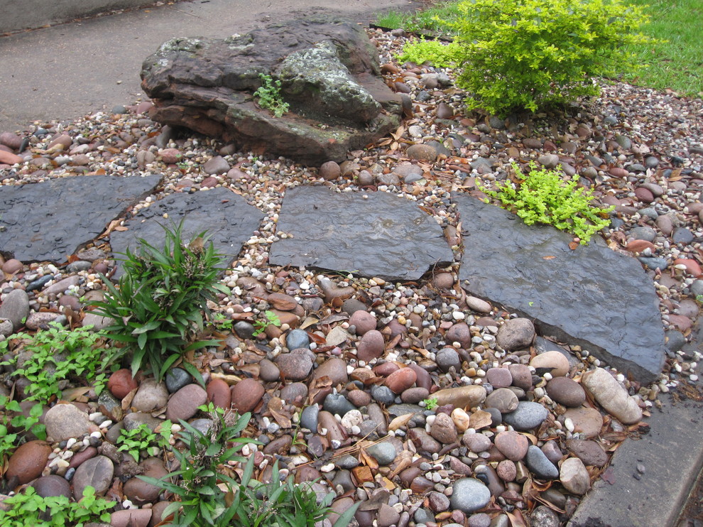 A wrap around garden with a fabulous water featurel! Contemporary