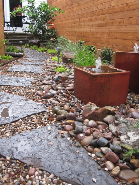 A wrap around garden with a fabulous water featurel! - Contemporary ...