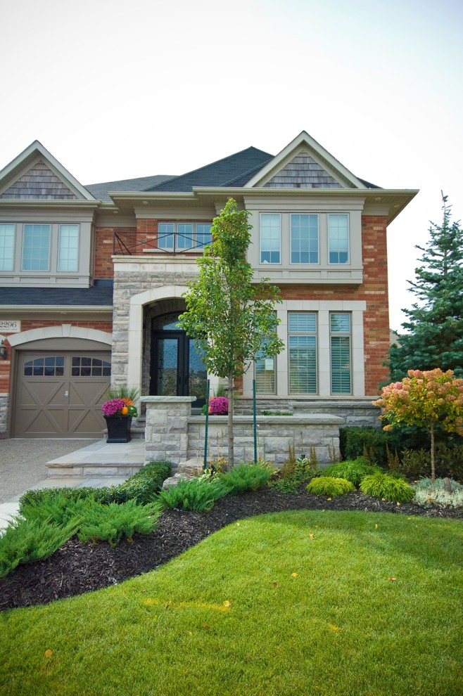 Inspiration for a transitional full sun front yard stone landscaping in Toronto.