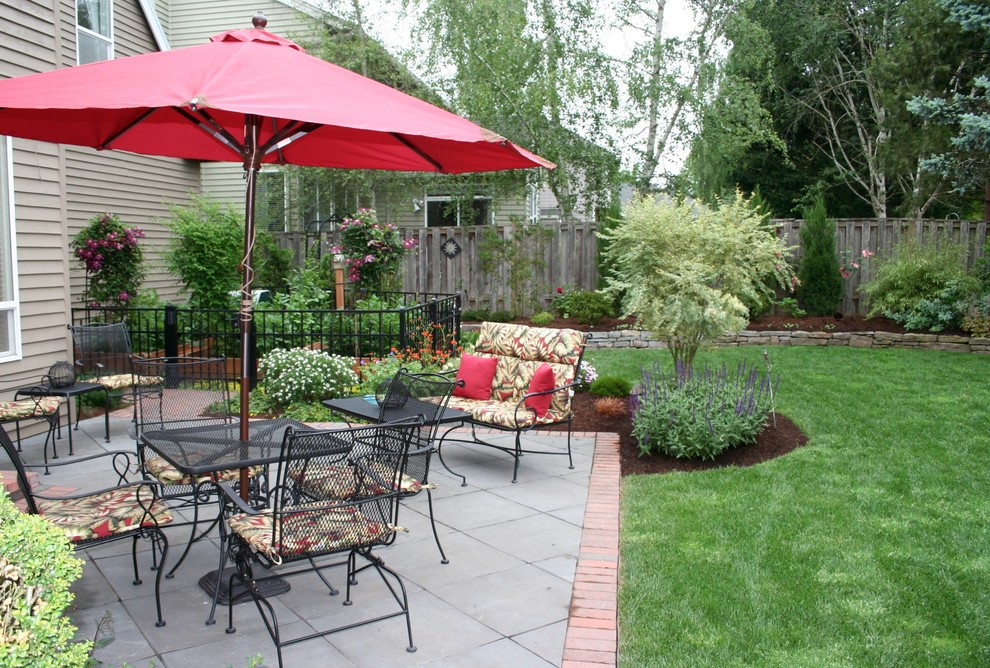 AFTER main patio features diagonal pavers with holland border