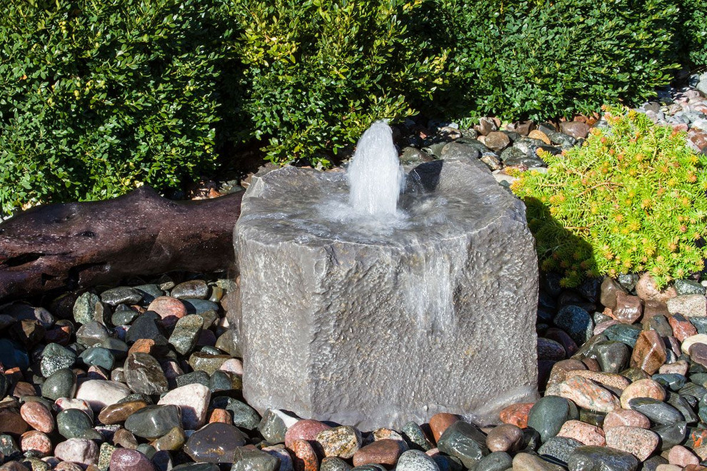 Photo of a mid-sized transitional partial sun backyard water fountain landscape for spring.