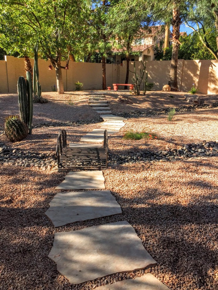 Inspiration for a large traditional drought-tolerant and partial sun backyard gravel landscaping in Phoenix for spring.