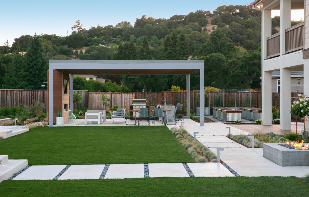 Inspiration for a contemporary back garden in San Francisco.
