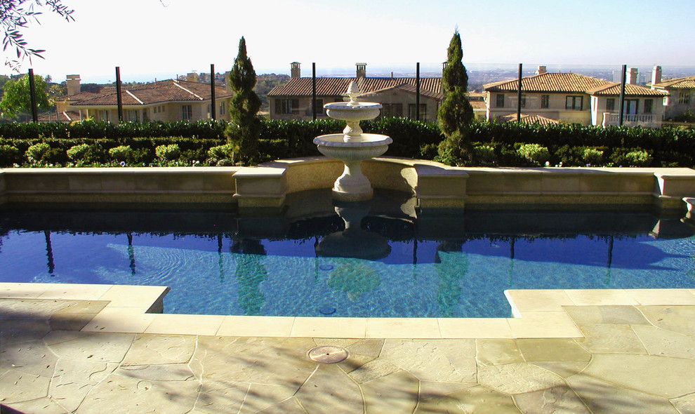 Стильный дизайн: садовый фонтан в средиземноморском стиле - последний тренд