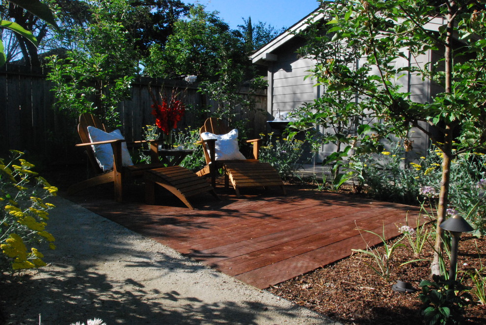 Design ideas for a classic back full sun garden for spring in San Francisco with a vegetable patch and decking.