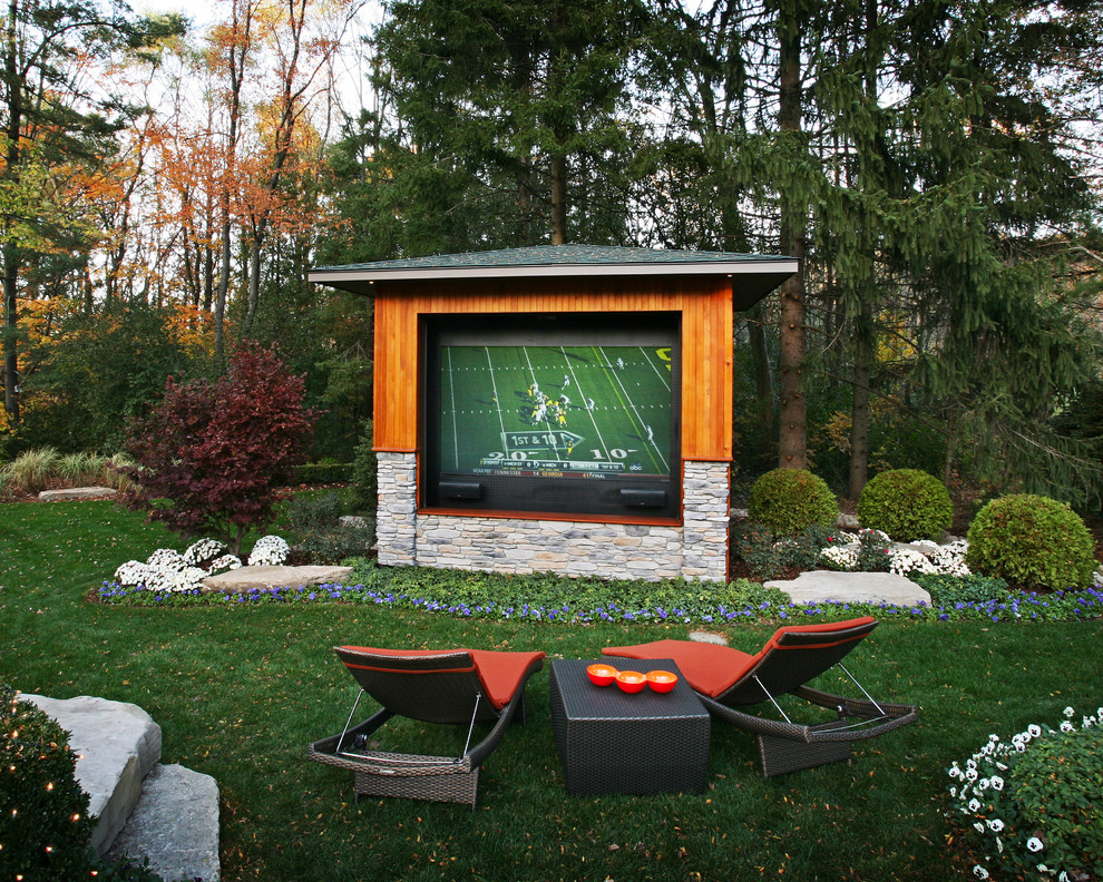 Photo of a contemporary backyard landscaping in Detroit.