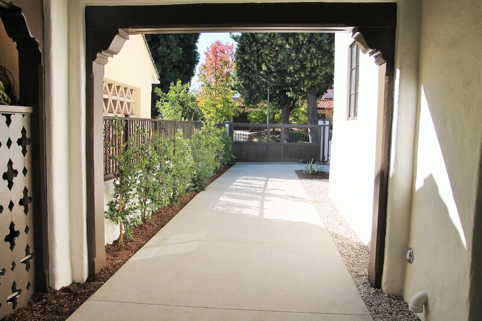 Inspiration for a mid-sized mediterranean drought-tolerant and partial sun courtyard concrete paver water fountain landscape in Orange County.