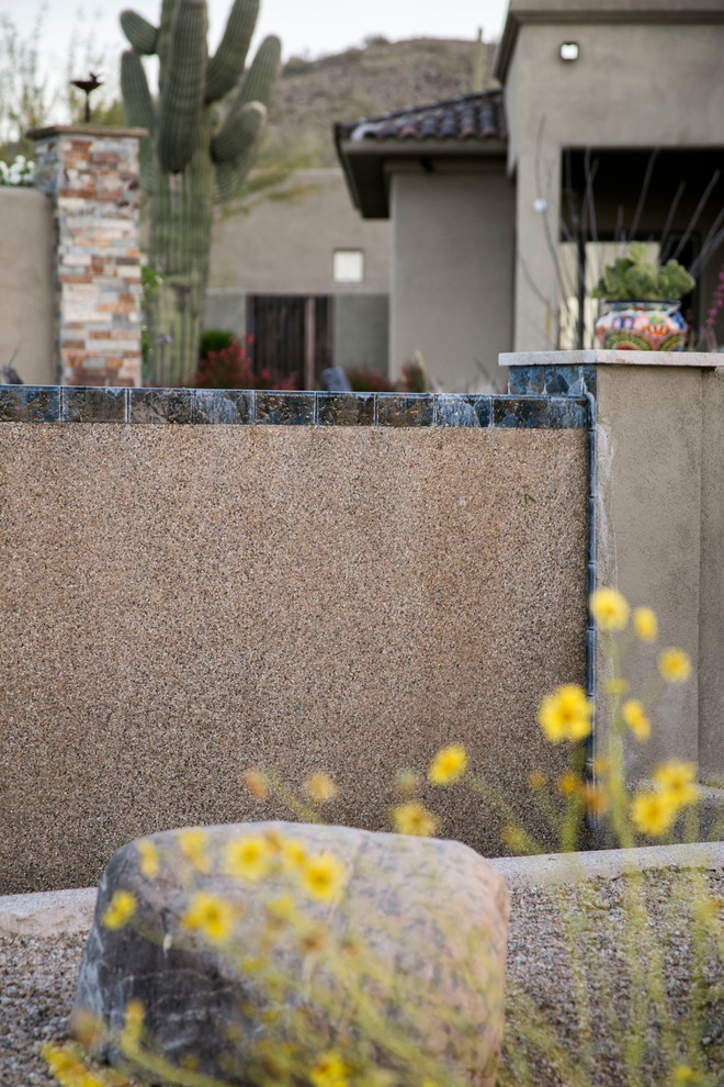 Esempio di un grande giardino xeriscape stile americano dietro casa con pavimentazioni in cemento
