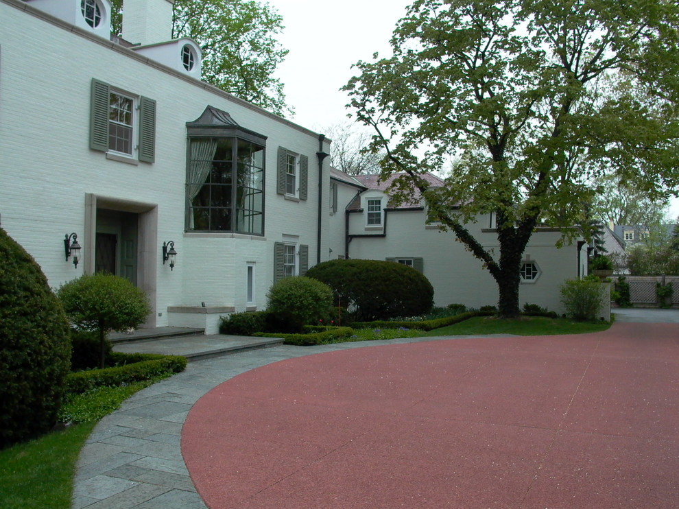 Immagine di un vialetto d'ingresso minimalista esposto a mezz'ombra di medie dimensioni e davanti casa in primavera