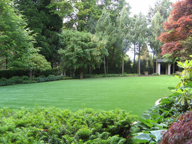 Inspiration for a huge full sun backyard landscaping in Vancouver for summer.
