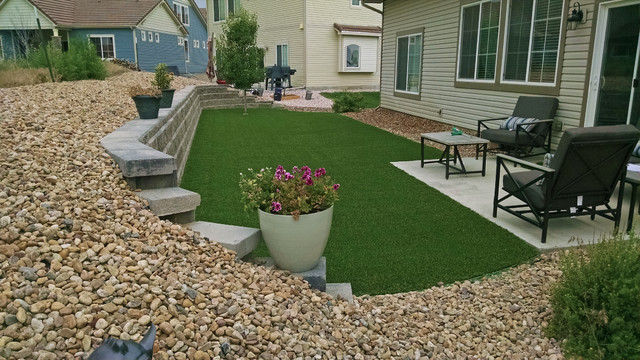 Artificial Grass With A Retaining Wall Modern Garden Denver By Plushgrass Custom Synthetic Turf Houzz Uk - Fake Grass For Patio Wall