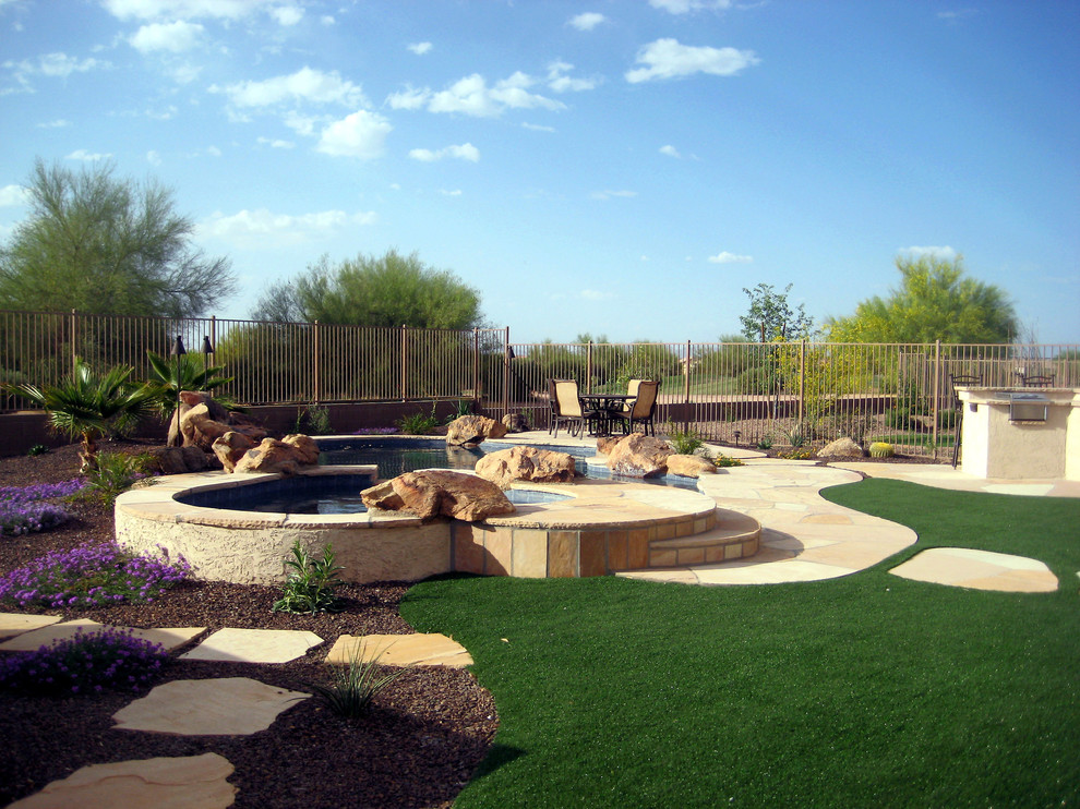 Photo of a traditional garden in Phoenix.