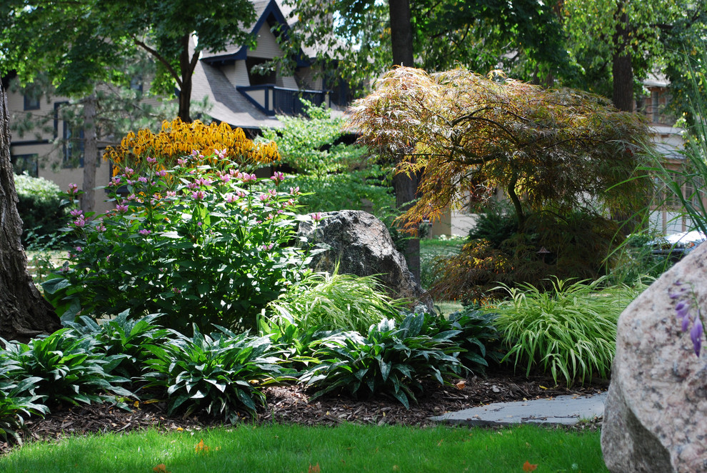 Design ideas for a contemporary garden in Minneapolis.