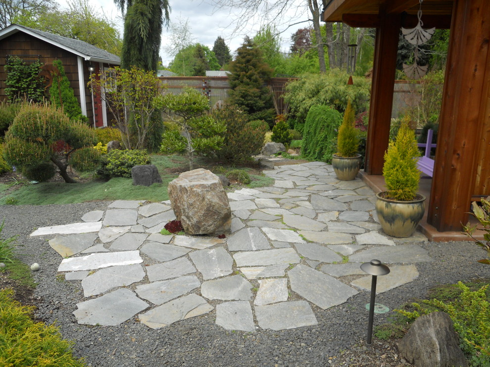 Photo of an asian landscaping in Portland.