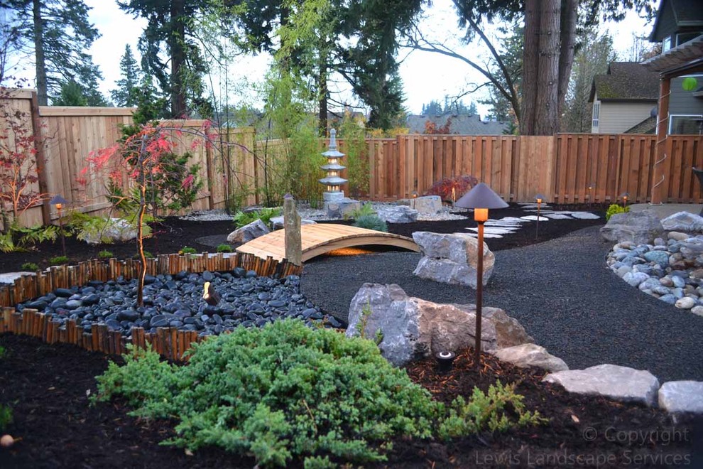 Photo of an asian landscaping in Portland.