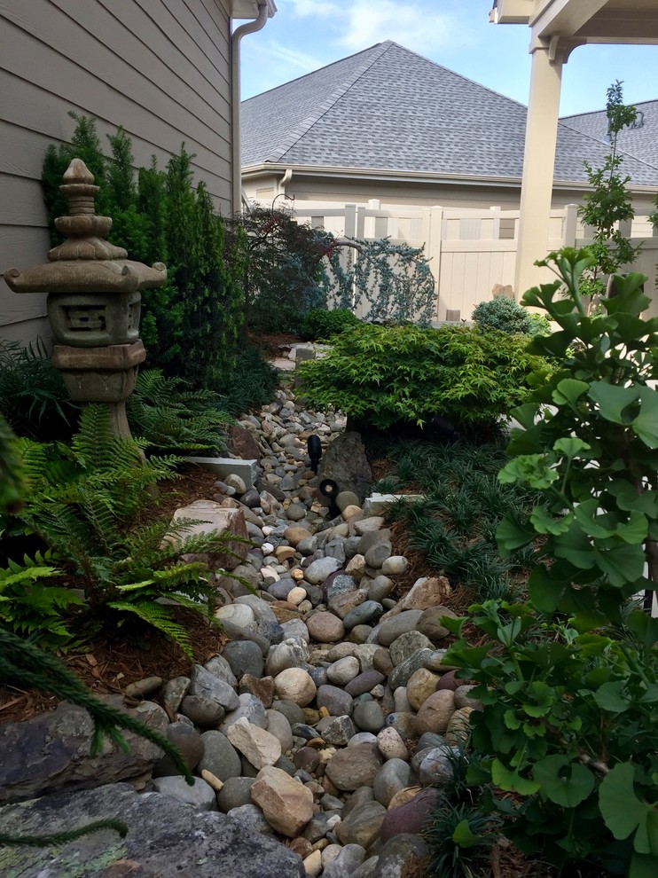 シャーロットにあるアジアンスタイルのおしゃれな庭の写真