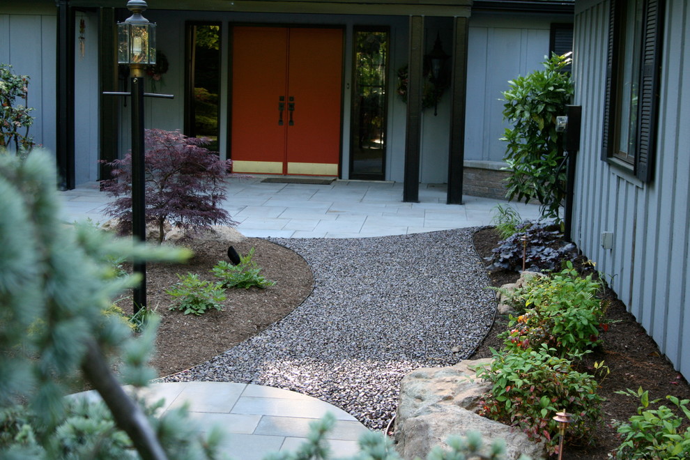 Foto di un giardino etnico esposto a mezz'ombra di medie dimensioni e davanti casa con pavimentazioni in pietra naturale