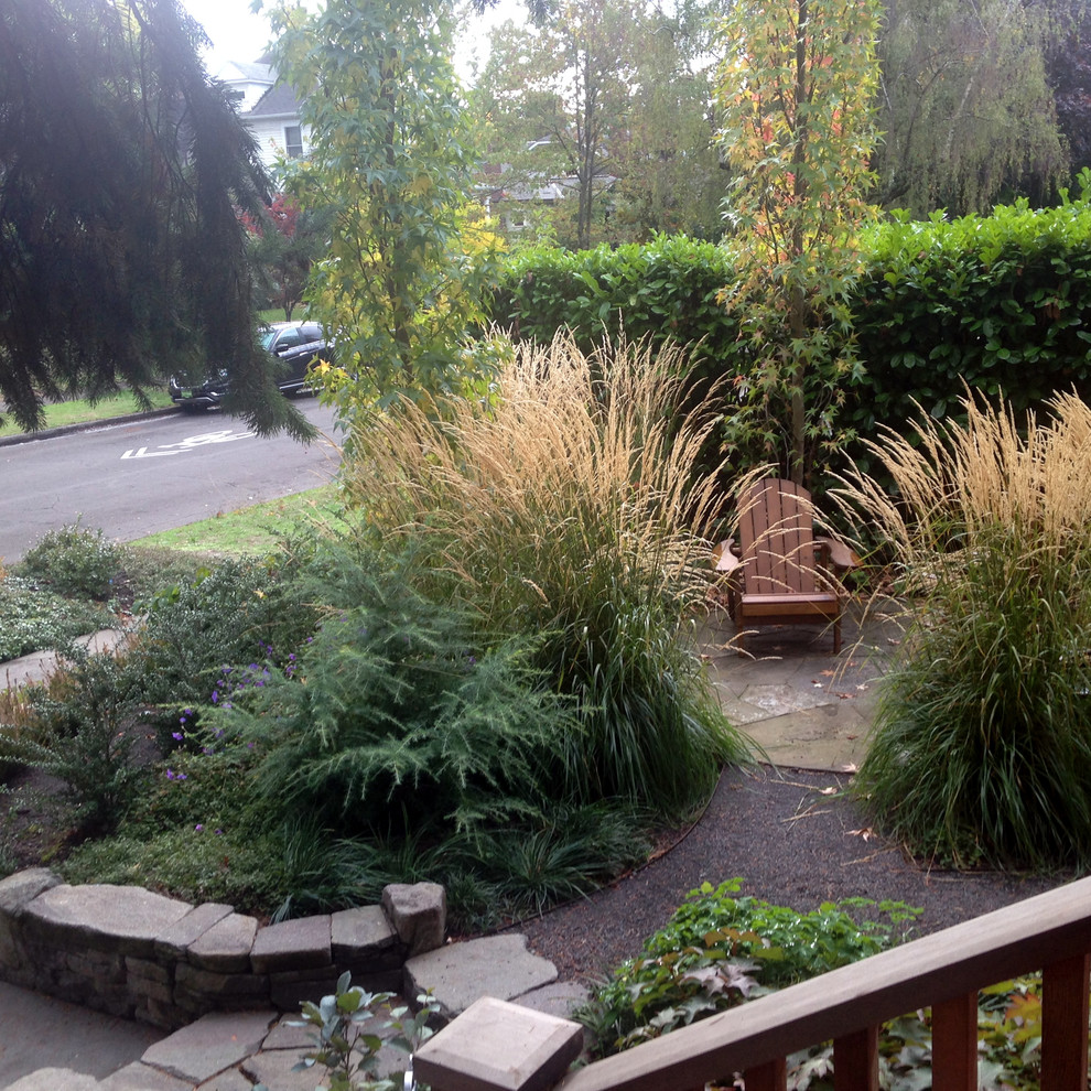 Design ideas for a shabby-chic style landscaping in Portland.