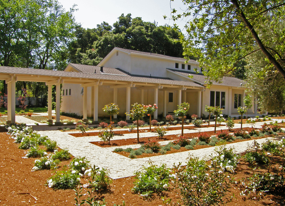 Esempio di un giardino formale minimal esposto in pieno sole di medie dimensioni e dietro casa con un ingresso o sentiero e ghiaia