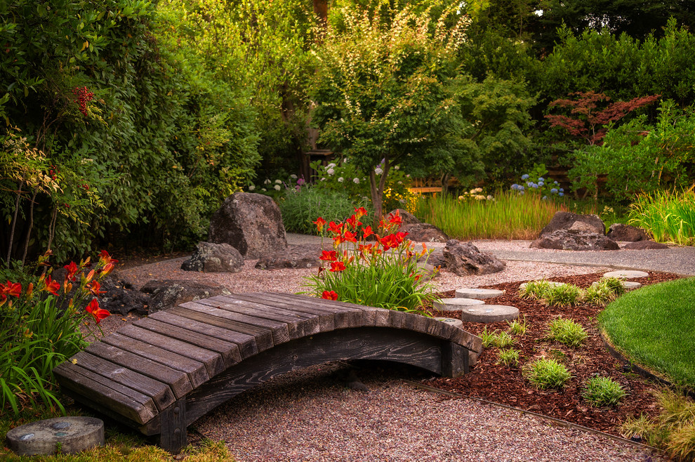 Design ideas for an asian backyard landscaping in San Francisco.